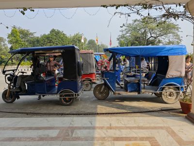 J14-05 Déplacement en tuk-tuk pour aller sur le site des temples buddhistes