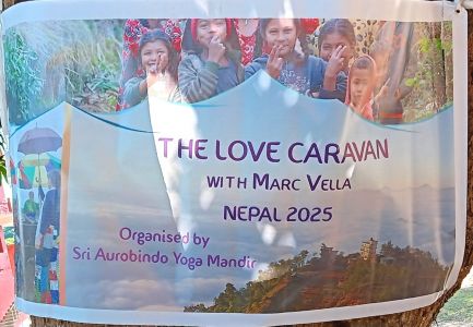 J20-09 L'affiche de la Love Caravan