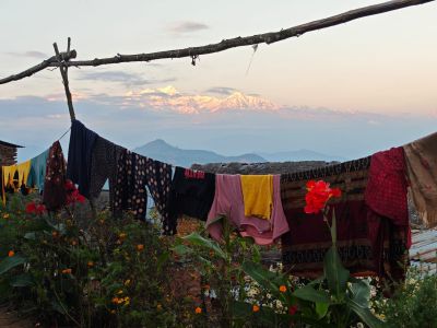 J05-12 Arrivée au village