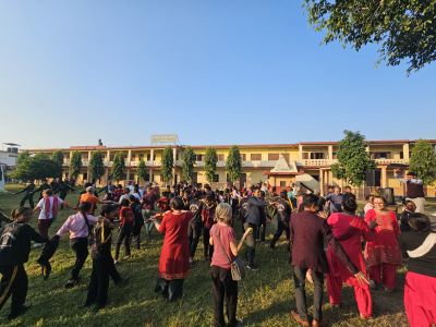 J13-13 Ronde géante, joyeuse, spontanée