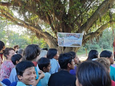 J12-13 Le concert de l'après-midi sous le ficus