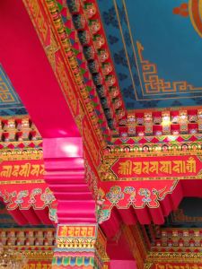 J14-08 Décors lumineux à l'intérieur des temples