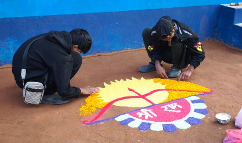 J18-18 Réalisation d'un mandala avec des graines et des pétales de fleurs