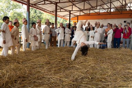 J08-03 Acrobaties dans la paille
