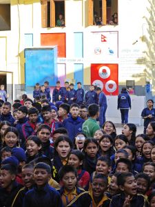 J02-07 Les enfants sont ravis de nous rencontrer