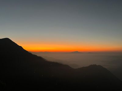 J17-13 Le soleil se couche et annonce la fin de la journée