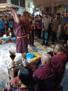 J03-12 Prières des moines. Invitations aux offrandes