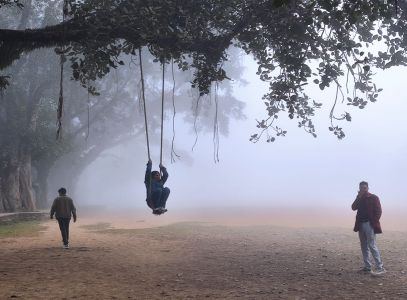 J05-03 La brume matinale est aussi sur la plaine du haut du village