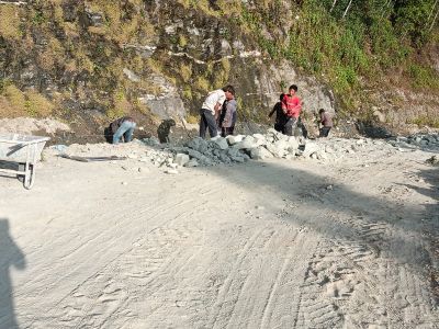 J18-06 Le gros du travail s'effectue à la main