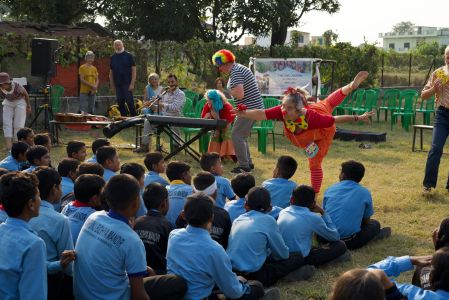 J15-14 Les clowns de la caravane sont de sortie