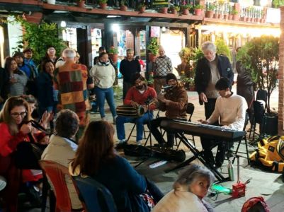 J04-11 Les premiers participants au piano