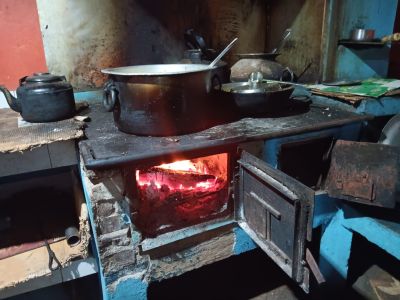 J16-12 La cuisine se fait de façon traditionnelle