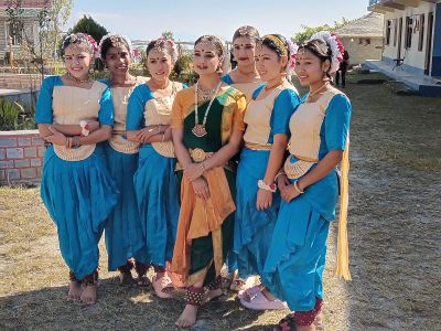 J19-11 Sourires et regards chaleureux