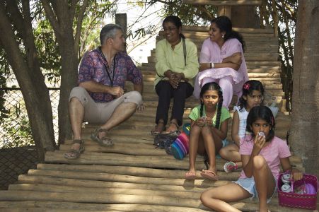 Ecole Steiner - Jean-Pierre en plein échange avec des parents d'élèves