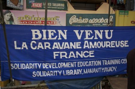 Pulpally - Une banderole de bienvenue nous attend sur la scène