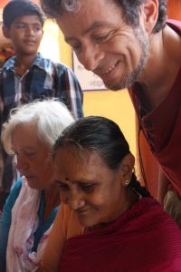 Madurai Charitable Trust - Marc les rejoint pour un 6 mains !