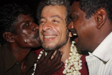 Cap Comorin - Les chauffeurs Sandil et Ramesh sont maintenant contaminés par la fièvre des bisous