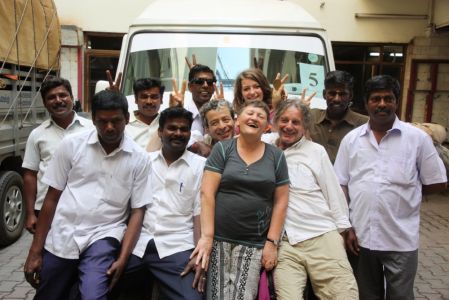 Monique, Camille, Marc et Bassam avec nos chauffeurs de bus