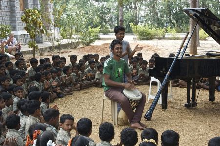 Salem Ecole tribale dans les collines - Saru et Suji nous ont rejoints pour le plus grand bonheur de tout le monde