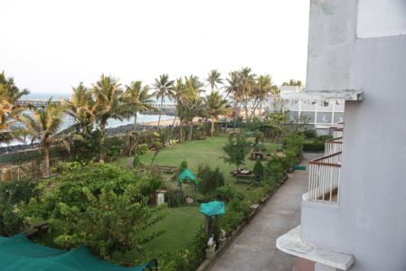 Vue sur la mer à Pondichery depuis l'Ashram