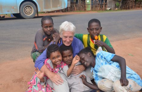 Soizic, toujours entourée d'enfants