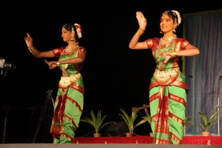 Salem Epiphany Center - Les danses en groupe sont parfaitement synchronisées, quelle merveille !