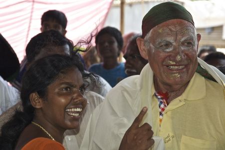 André en clown amuse les enfants