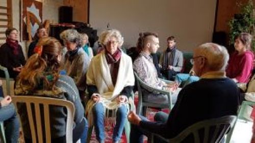 La journée a commencé par un vibrant OM chanting proposé par Michèle.