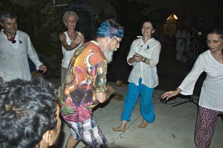 Après le concert, Sujet lance des rythmes endiablés : Georges et les Caravaniers s'en donnent à coeur joie