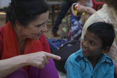 Ashakirana centre d'accueil des enfants des rues - Marie-Claude en plein échange