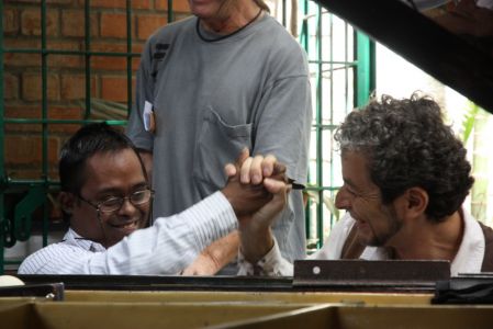 Communauté Asha Niketan pour handicapés mentaux - La musique de l'amour traverse les barrières