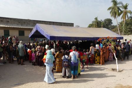 La cour de l'école a un air de fête
