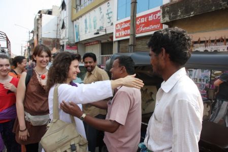 Déambulation dans les rue de Mysore - Embrassades dans les rues