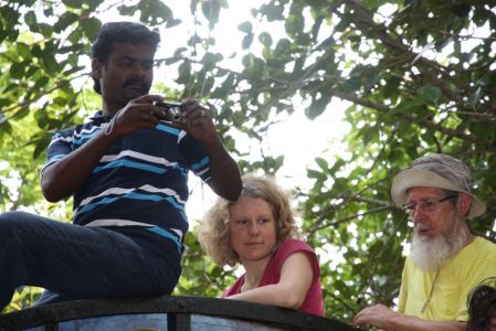 Concert à l'Alliance Française de Trivandrum - Les chauffeurs se joignent à nous naturellement pour la photo de groupe